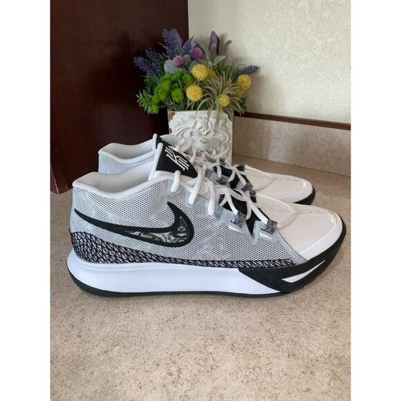 Nike Kyrie Flytrap 6 EP Mens Basketball Shoes Size 10.5 White Black Mesh Lightwe - Picture 11 of 11
